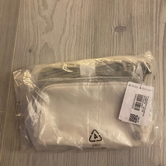 Lululemon Everywhere Crossbody Bag - Picture 5 of 5